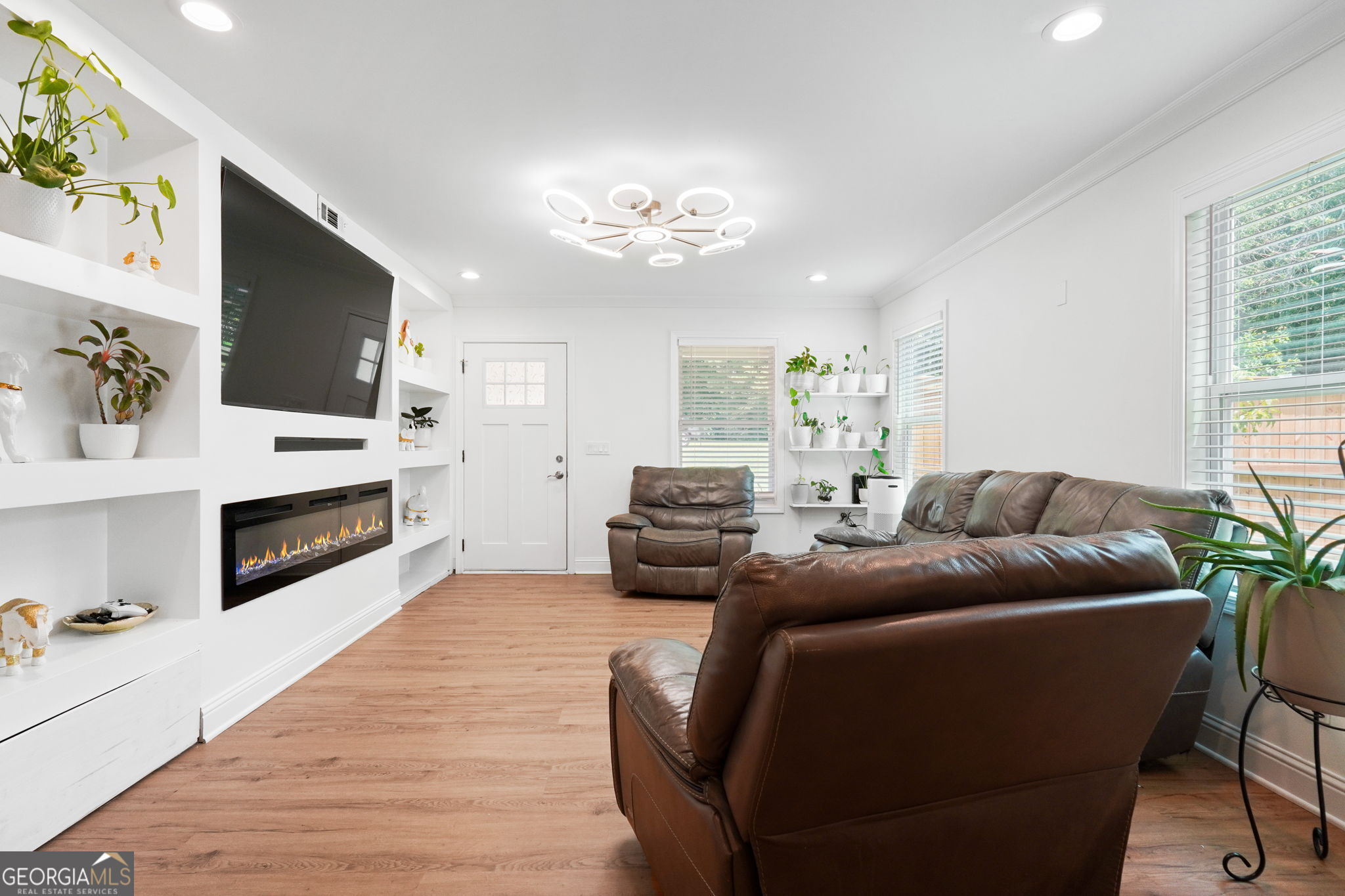 9477 Forest Knoll DR