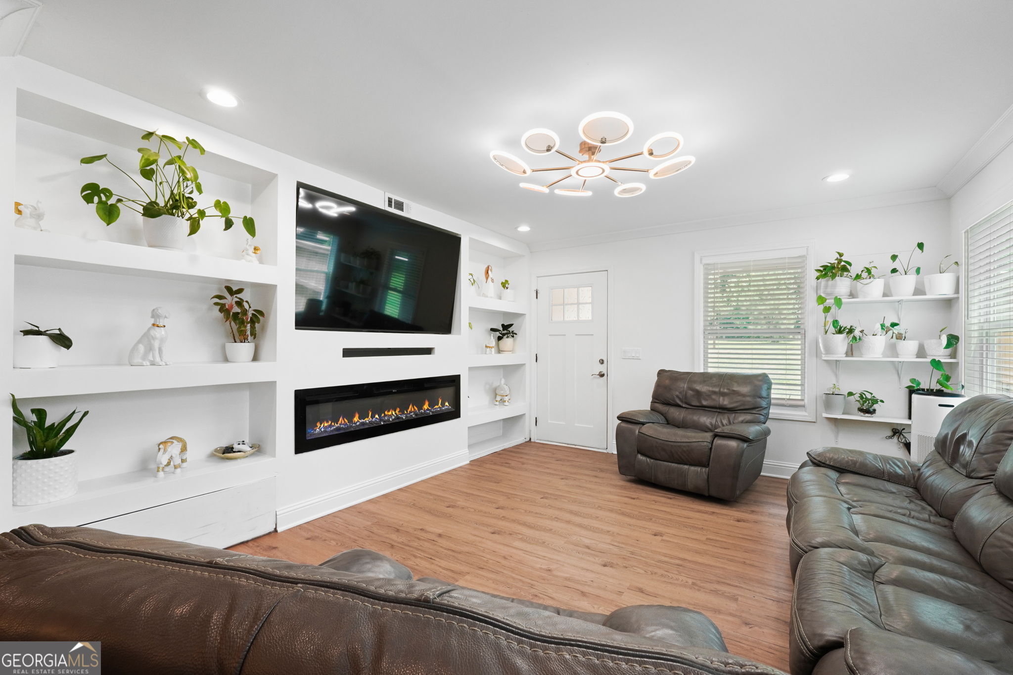 9477 Forest Knoll DR