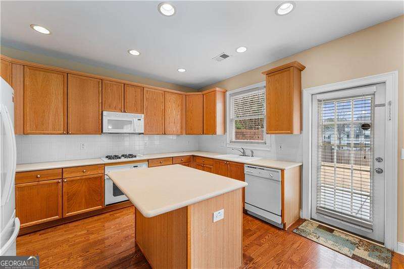 3046 Montclair CIR SE