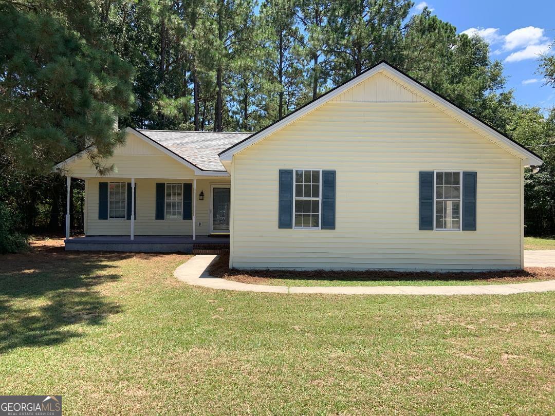 Nice house with brand new roof, new appliances, new paint inside and out, new carpet and many other upgrades. House has side entry garage and wood burning fireplace. Spacious floor plan with 3 bedrooms, 2 bathrooms, covered back porch, just under 1 acre lot plus location is an easy 30 minute drive to new Hyundai plant. Owner is licensed GA Broker and is also listing broker.