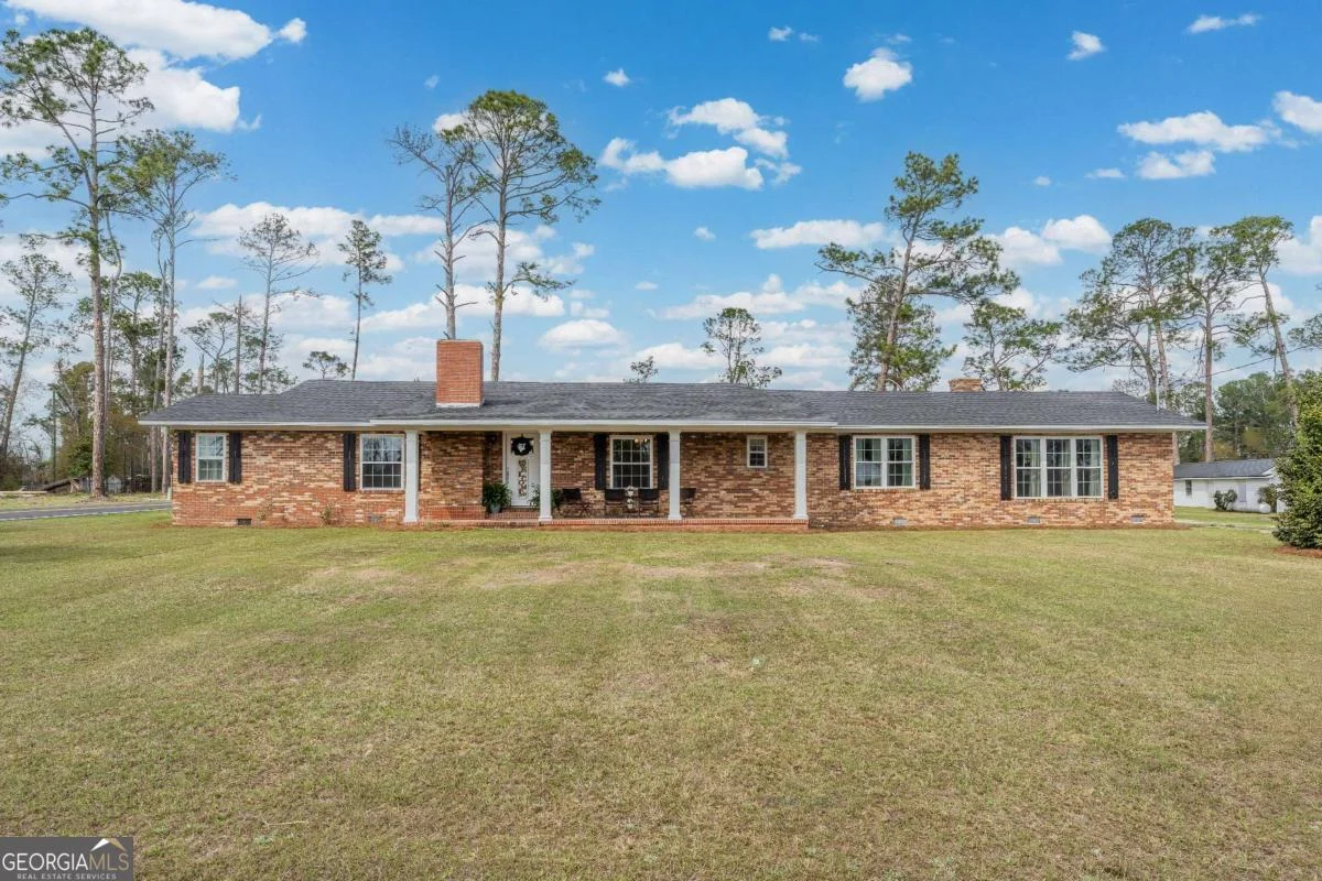 701 Van Streat Hwy, Nicholls, GA, 31554
