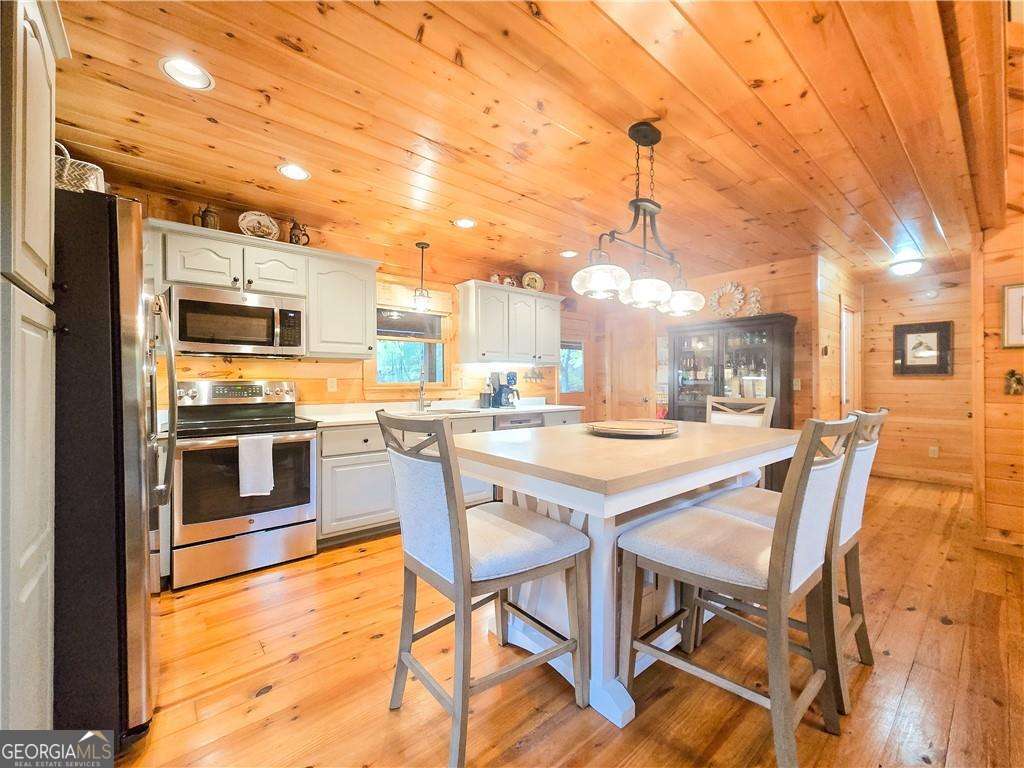 445 Ashley DR