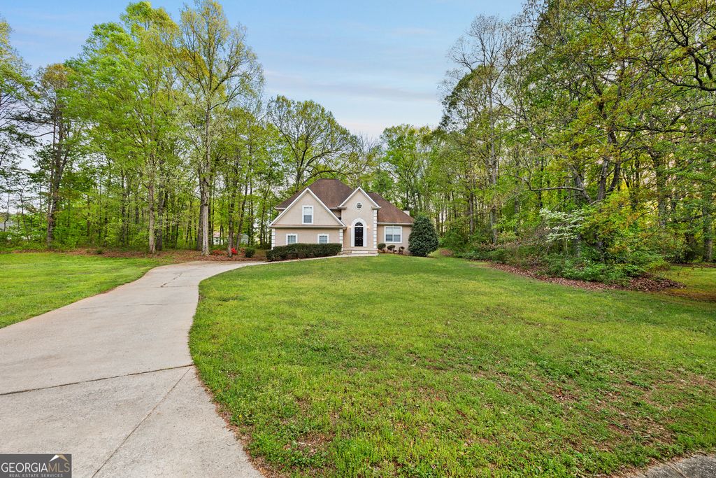 Photo of 90 Montrose Lane, Sharpsburg, GA 30277 (MLS # 10731686)
