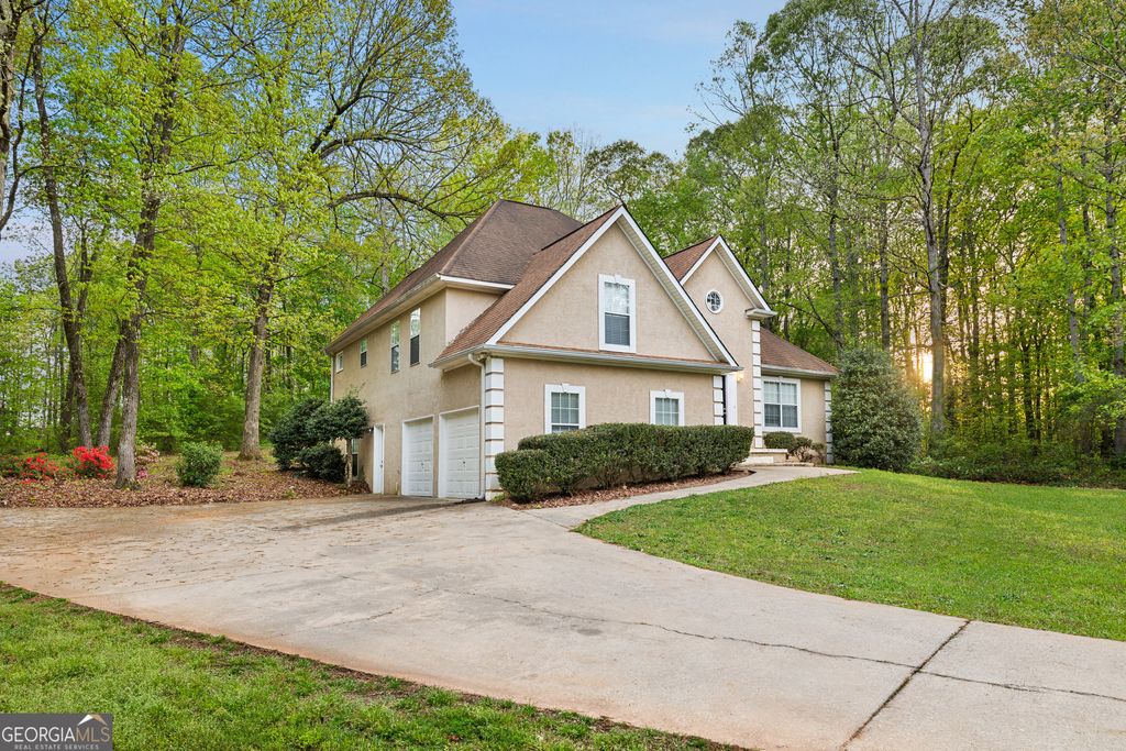 Photo of 90 Montrose Lane, Sharpsburg, GA 30277 (MLS # 10731686)