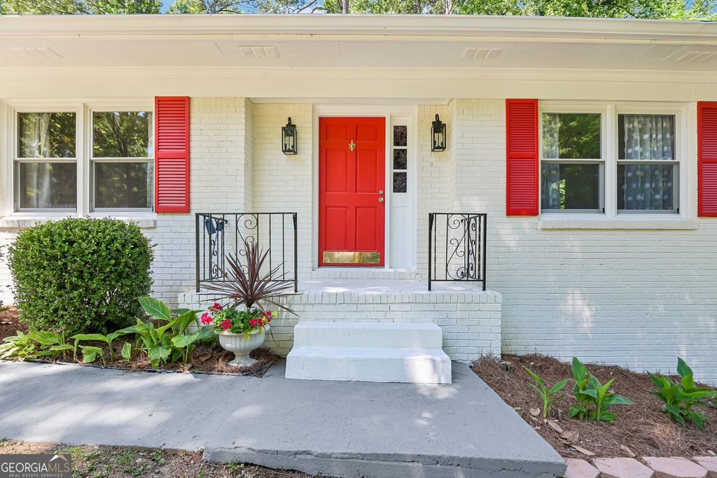 Photo of 889 Valley Creek Drive, Stone Mountain, GA 30083 (MLS # 10765455)