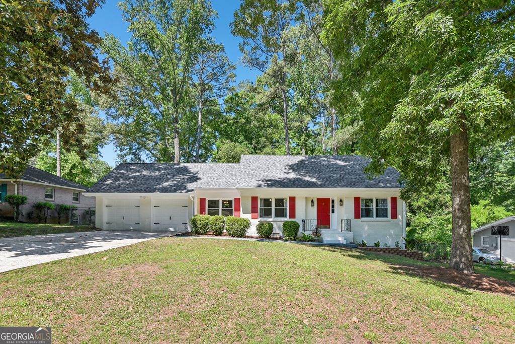 Photo of 889 Valley Creek Drive, Stone Mountain, GA 30083 (MLS # 10765455)