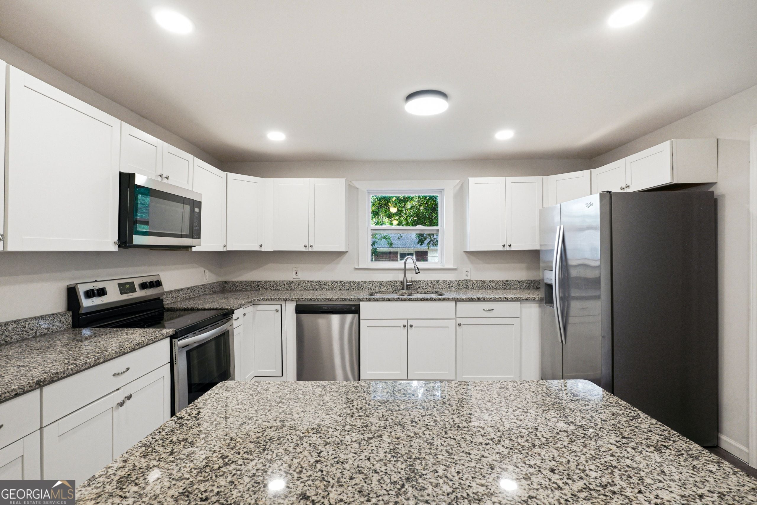 1233 Oakland DR SW