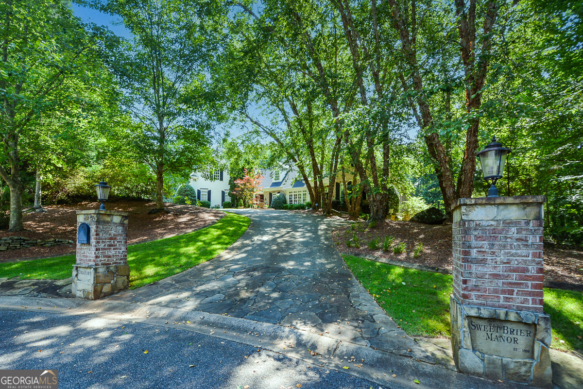 Photo 5 of 81 of 240 Rose Ridge DR house