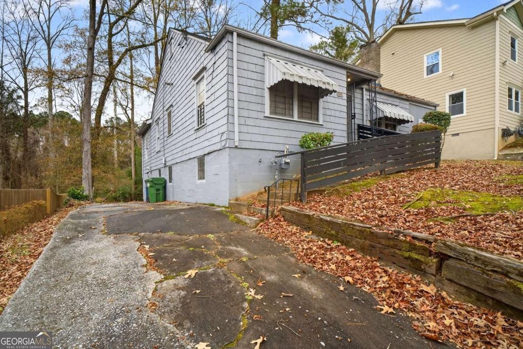 Photo of 1757 Derry Avenue SW, Atlanta, GA 30310 (MLS # 10661417)