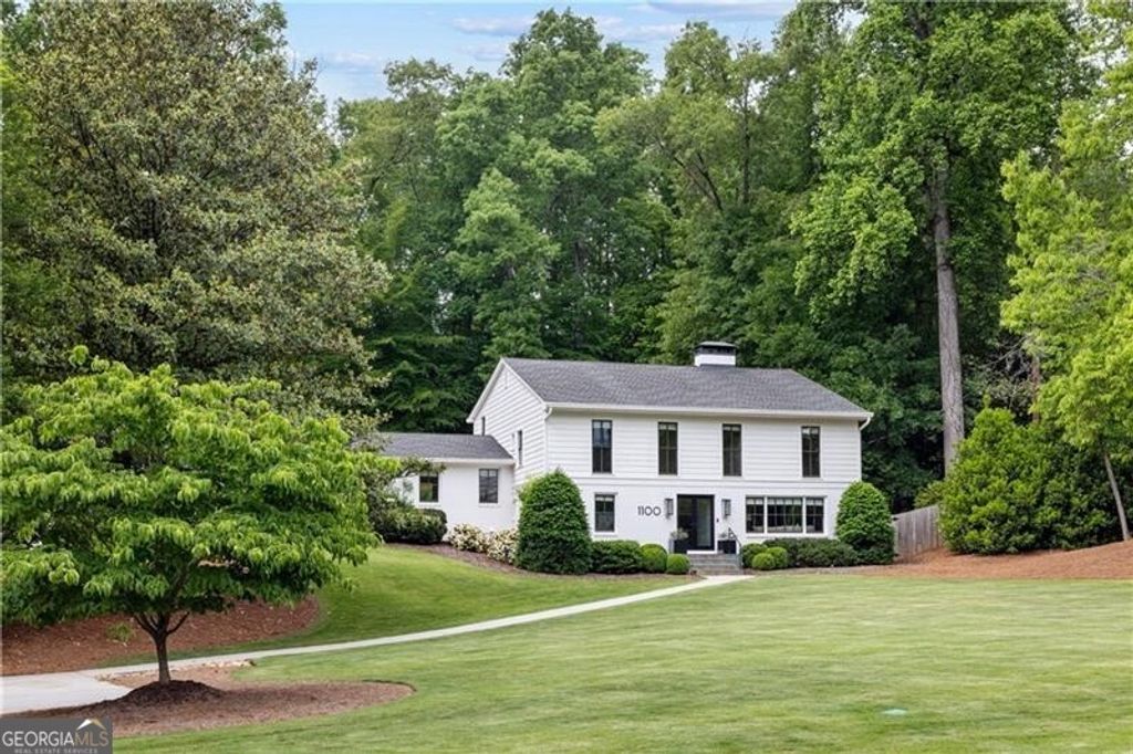 Photo of 1100 Kingston Drive, Atlanta, GA 30342 (MLS # 10761678)