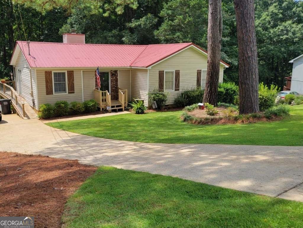 Photo of 205 Pinehaven Drive, Lagrange, GA 30240 (MLS # 10824640)