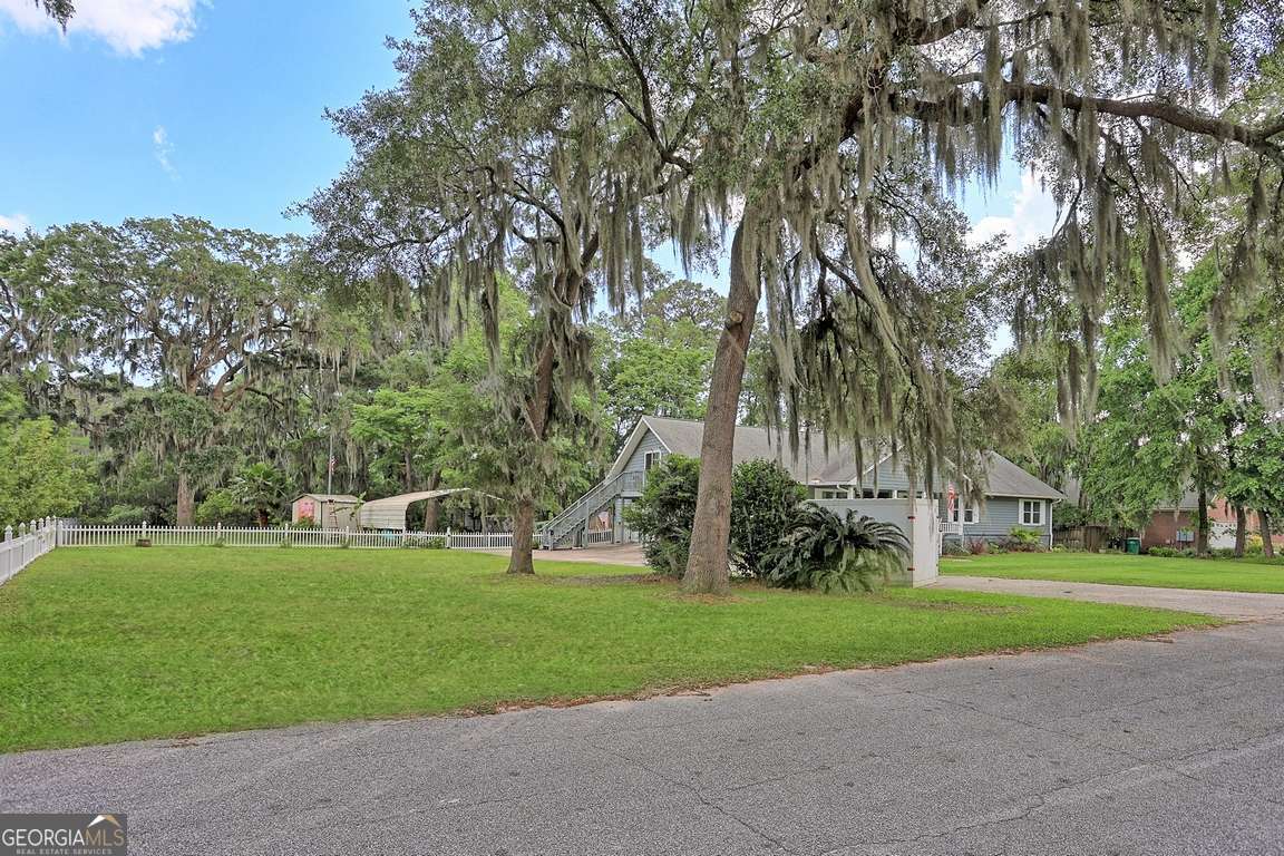 17 E Point DR