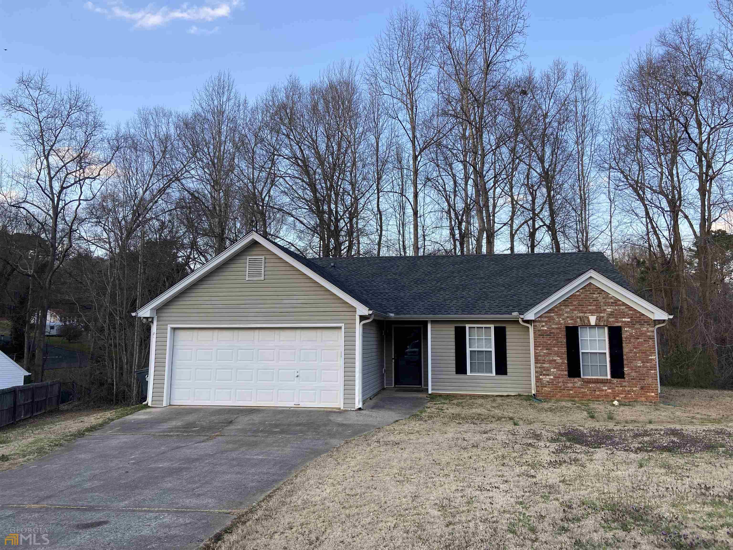 Adorable 3 bedroom, 2 bath house in Jefferson city schools will be available starting Saturday 2/26. Kitchen has stainless steel appliances and is open to the family room and breakfast area. Family room is inviting with a fireplace. The master suite is a good size with a walk in closet and en suite bathroom with garden tub and separate shower. This home sits in the cul de sac and has a patio off of the kitchen sliding doors. Garage has split system hvac installed so easy convert to workshop or additional living space.