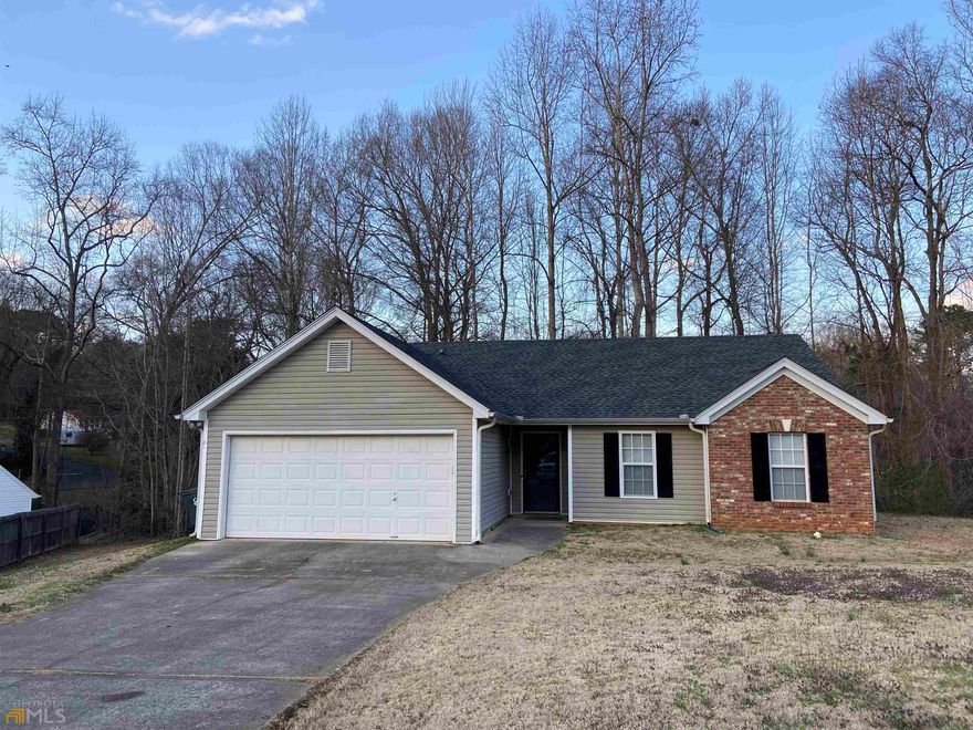 Adorable 3 bedroom, 2 bath house in Jefferson city schools will be available starting Saturday 2/26. Kitchen has stainless steel appliances and is open to the family  room and breakfast area. Family room is inviting with a fireplace. The master suite is a good size with a walk in closet and en suite bathroom with garden tub and separate shower. This home sits in the cul de sac and has a patio off of the kitchen sliding doors. Garage has split system hvac installed so easy convert to workshop or additional living space.