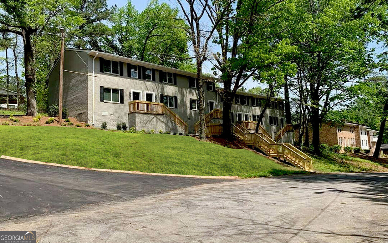 2451 Peachwood CIR NE