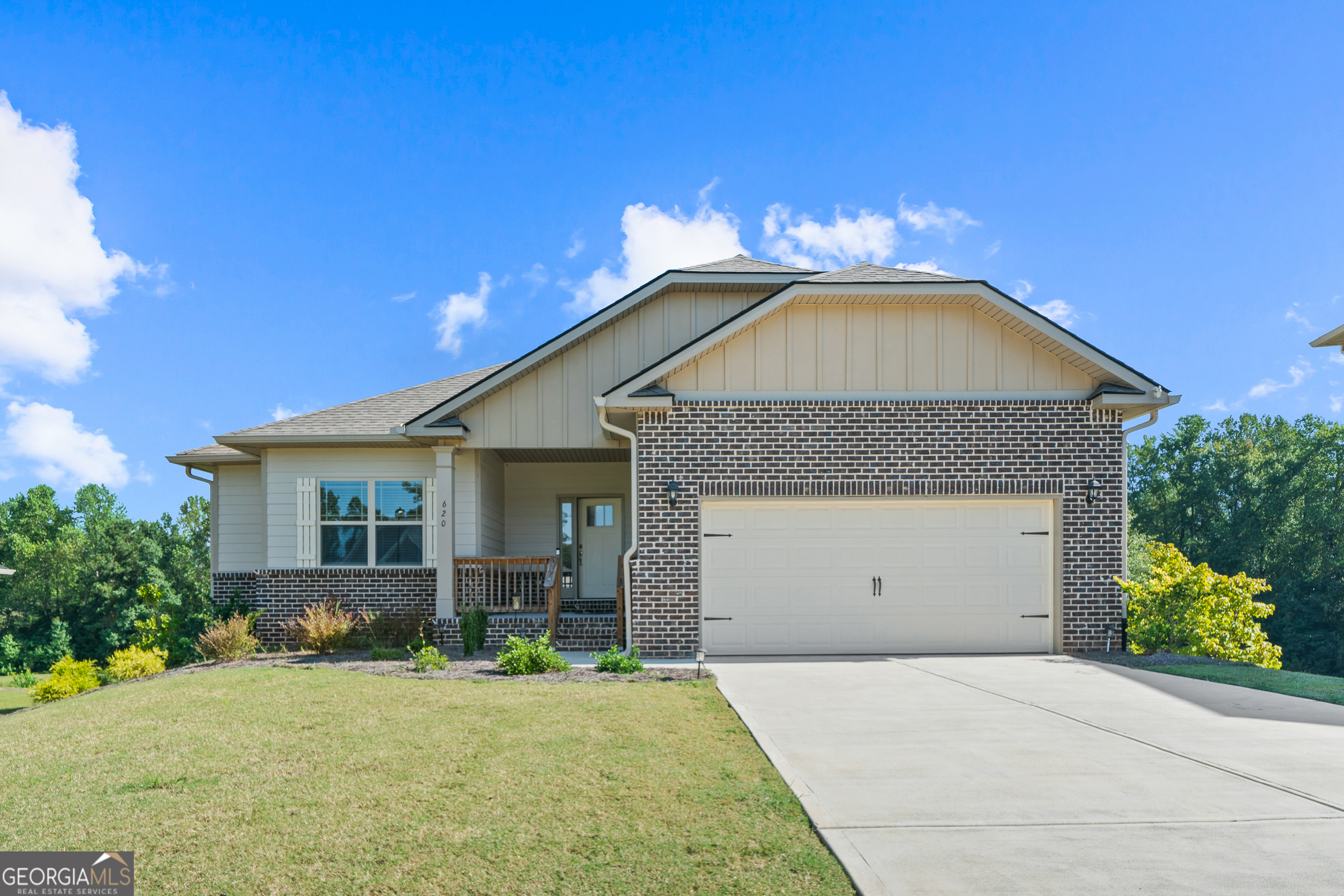 Ever wish you could step off your back steps and be on a golf course? Well, now you can! This brick beauty is located between the 6th and 7th hole of Oakview Golf Course! The house has plenty of room for you to spread out with 5 bedrooms and 2 living areas. The main level has the master bedroom, 2 additional bedrooms, living room, and spacious kitchen. A glorious deck overlooks ponds, lush green fairway, and plenty of nature-loving woods! Downstairs boasts a large entertainment area, 2 large bedrooms, and a bath. This is a great home for a growing family, golf enthusiast or anyone seeking a quality build.
