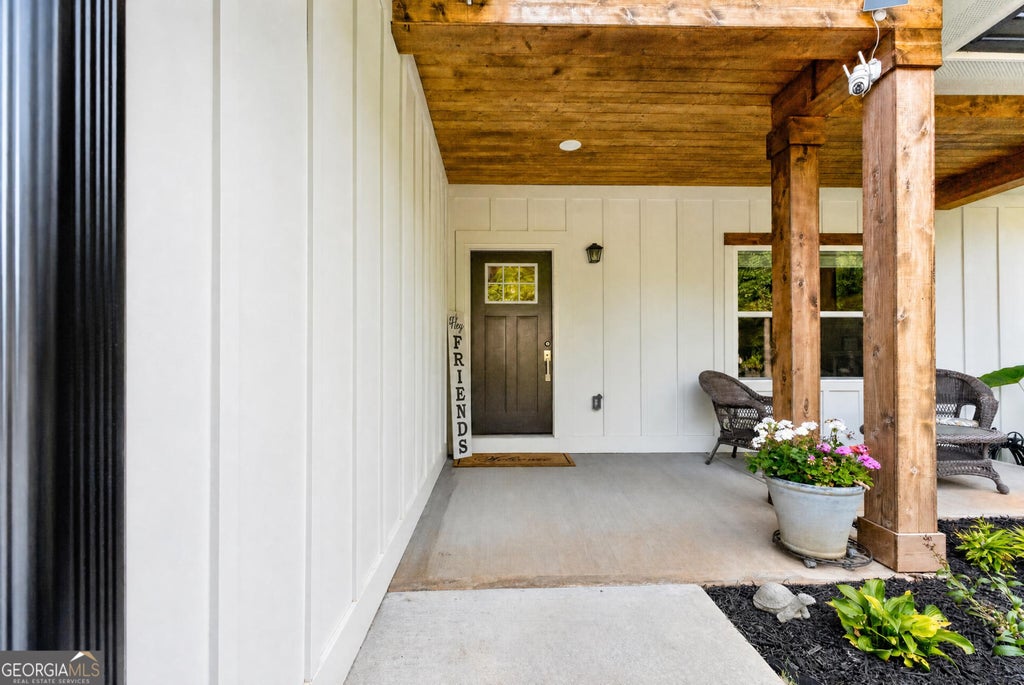 Photo of 3979 Pointe N, Gainesville, GA 30506 (MLS # 10834794)