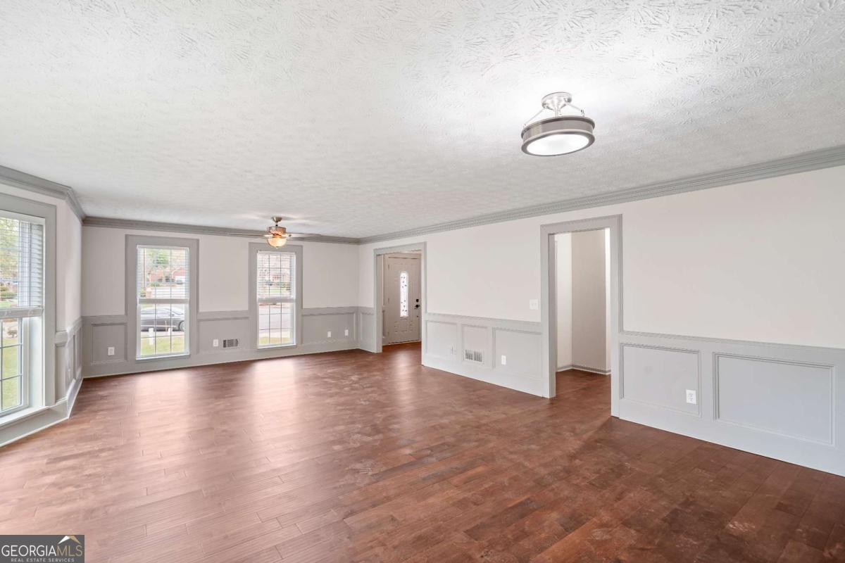 906 John CT
