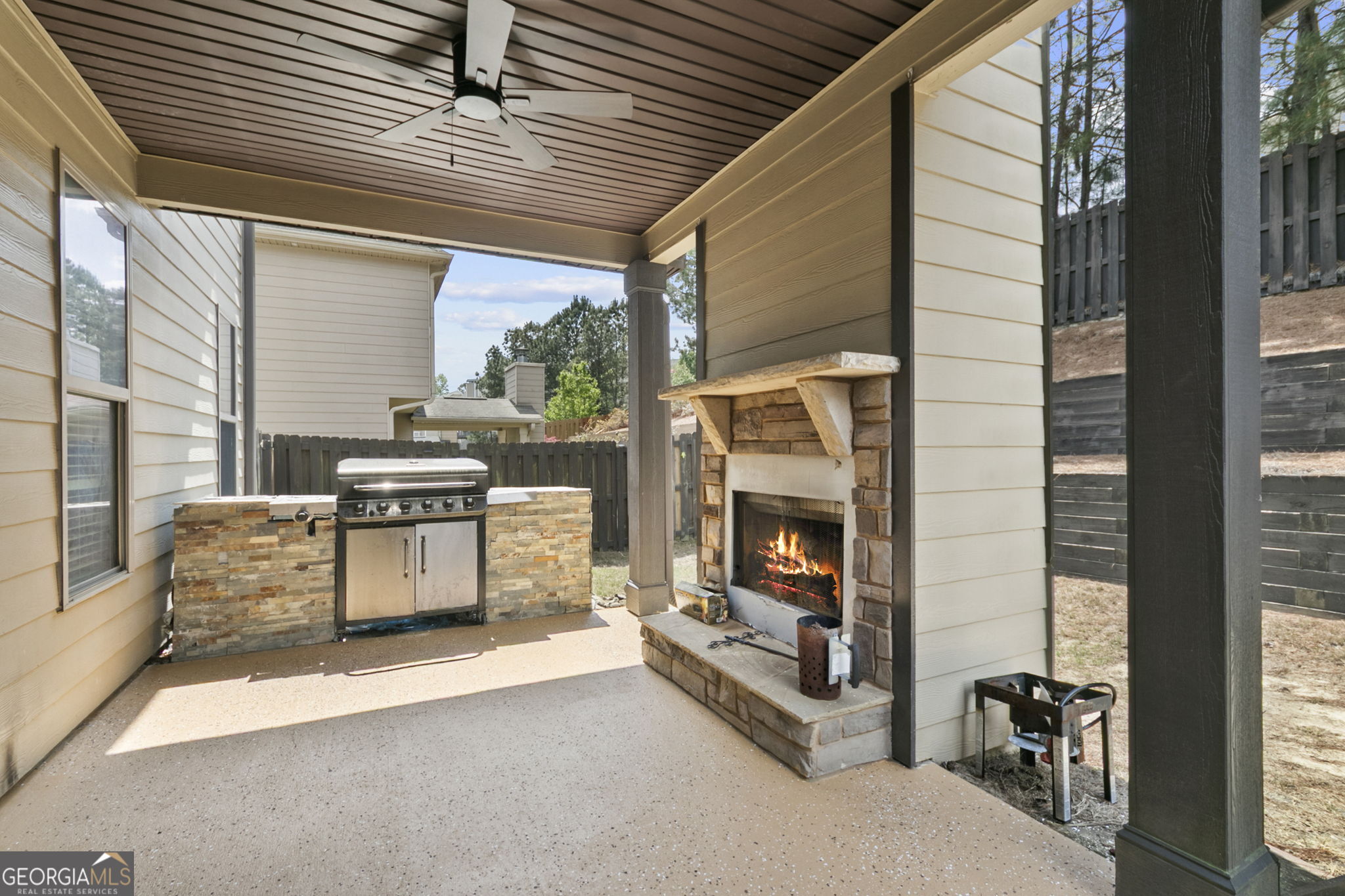 3736 Valley Bluff LN