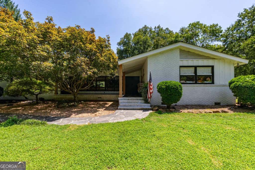 Photo of 2425 Spratlin Mill Road, Hull, GA 30646 (MLS # 10823852)