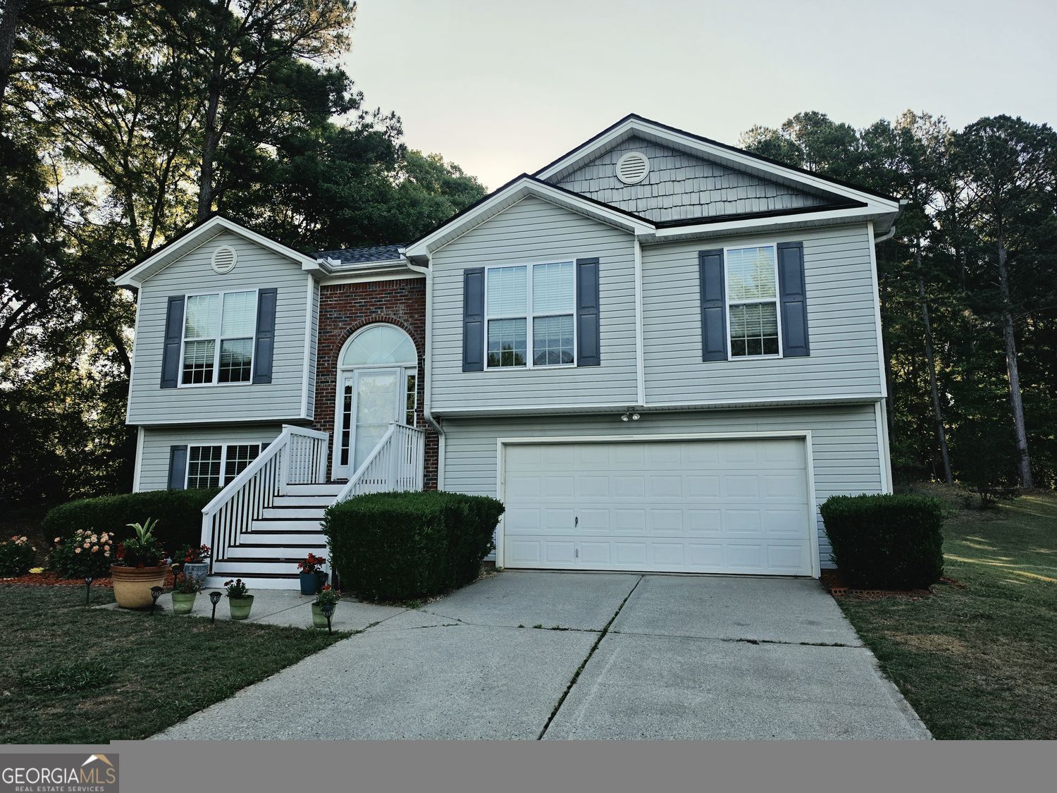 397 E Sycamore DR