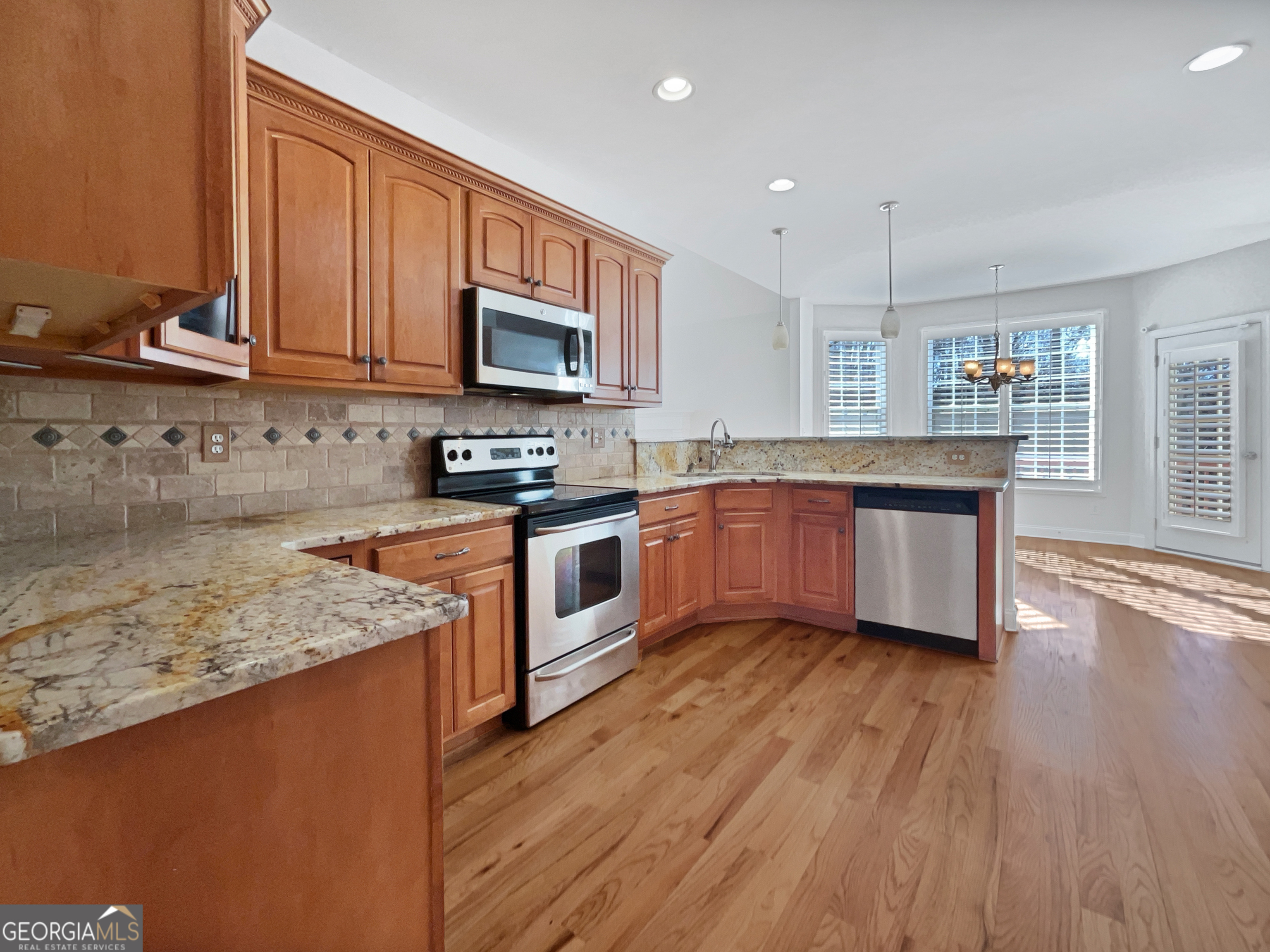 7465 Rolling Oaks DR