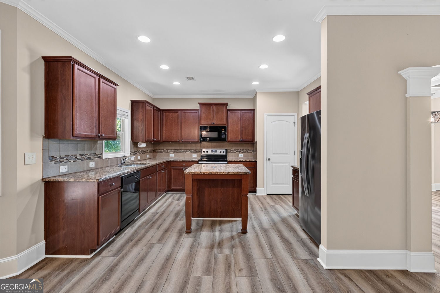 650 Collingsworth LN