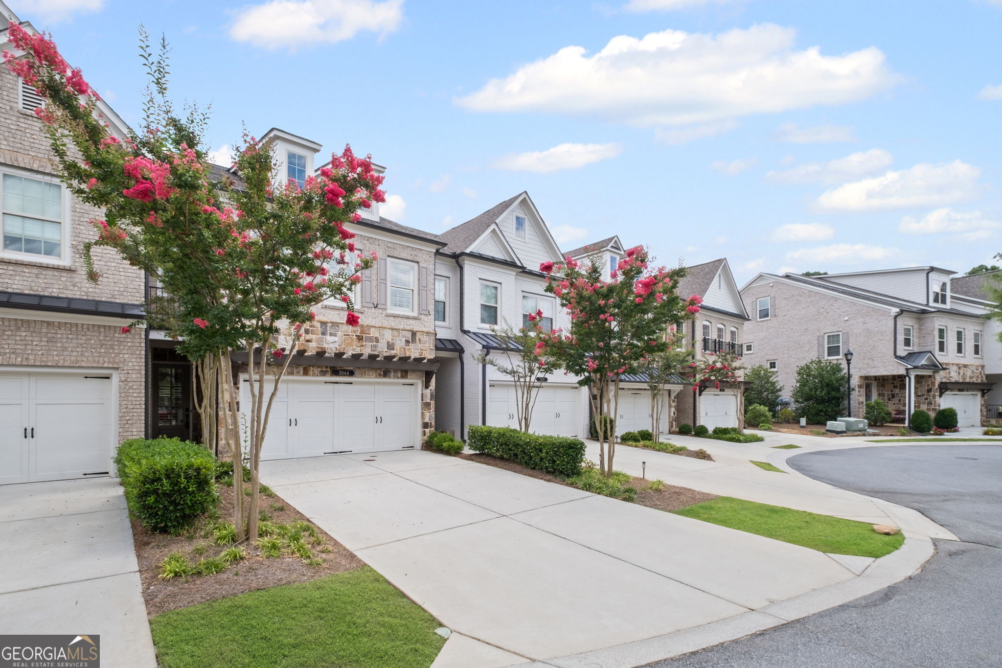 3944 Cliffmont CIR