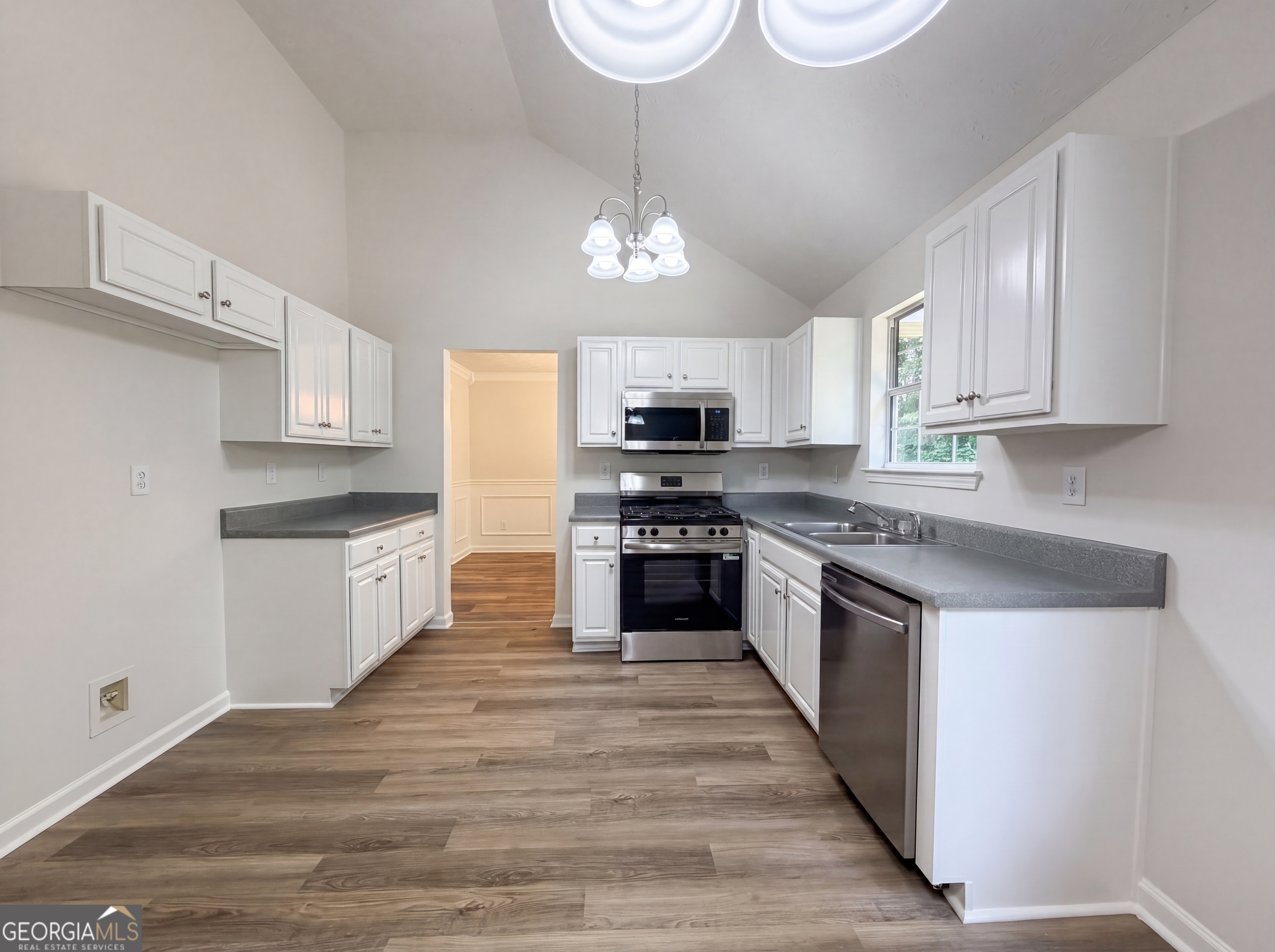 525 Michael CIR
