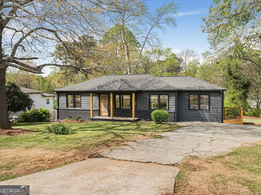 Photo of 960 Pine Forest Drive SW, Mableton, GA 30126 (MLS # 10836575)