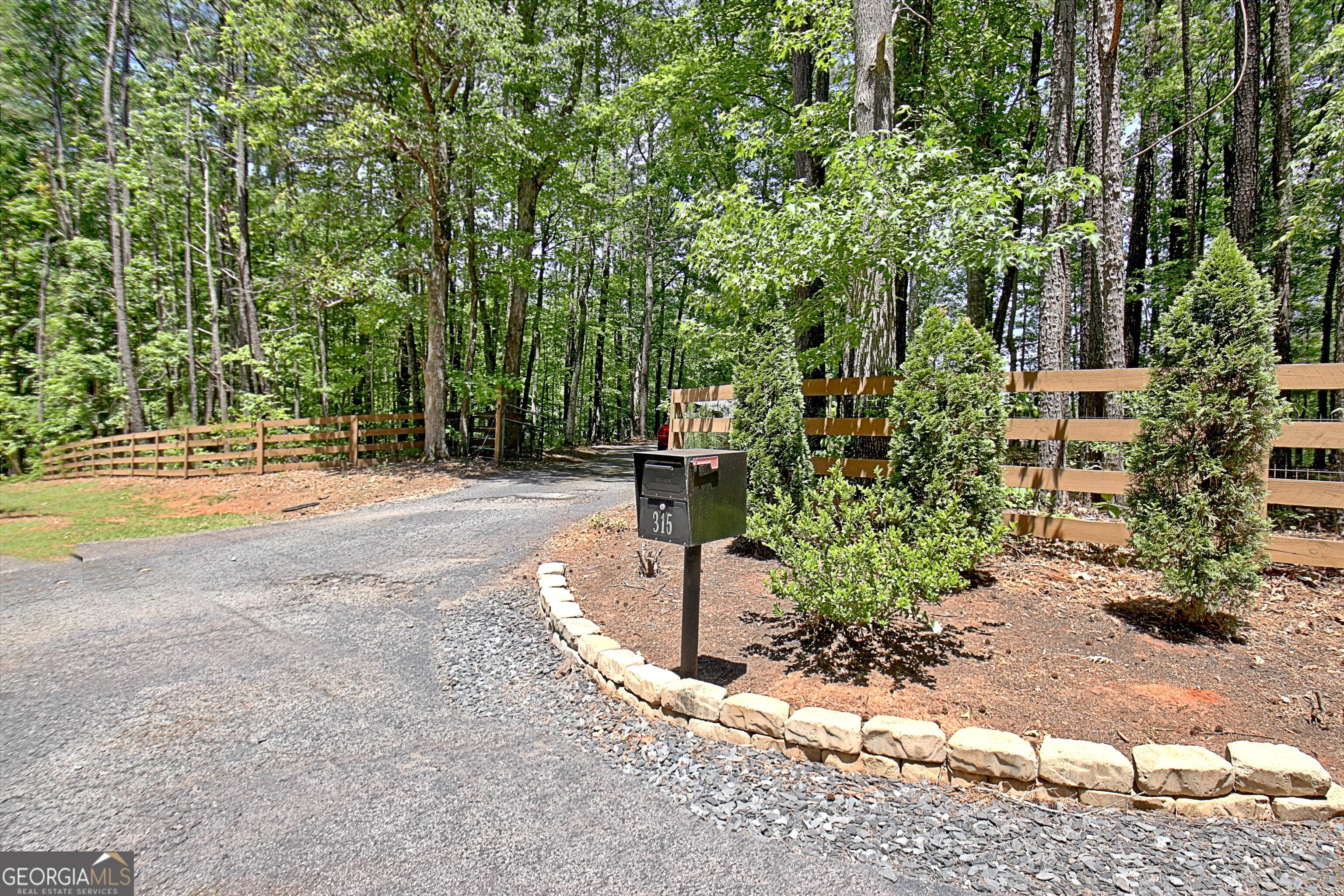 315 Vaughn RD