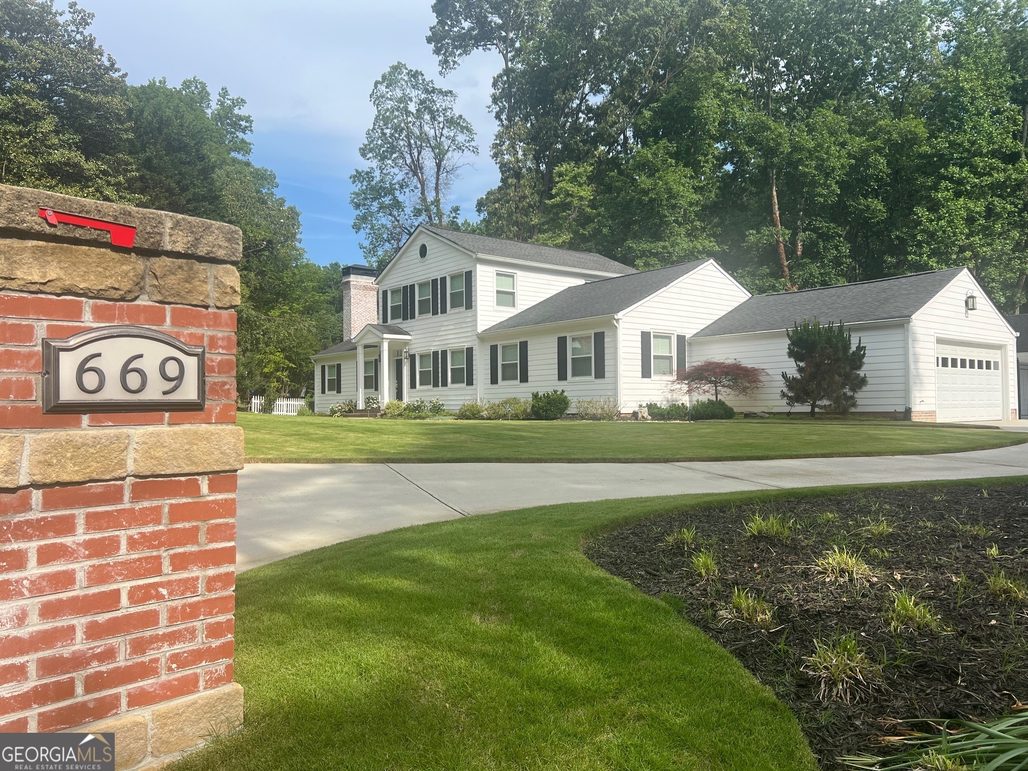 669 Dixon DR