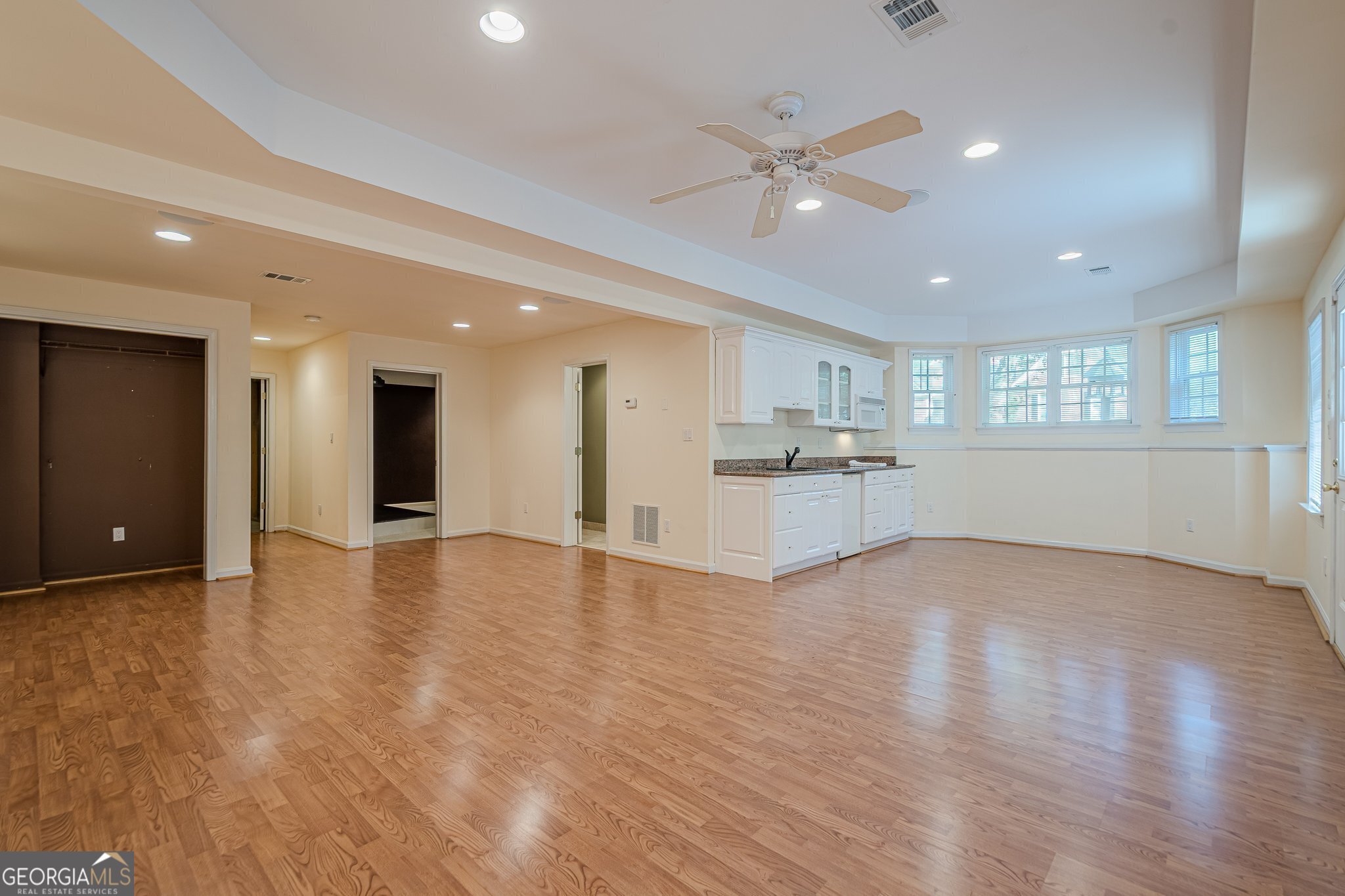 Cumming, Georgia 30040, United States, 4 Bedrooms Bedrooms, ,5 BathroomsBathrooms,Residential,Active,102942