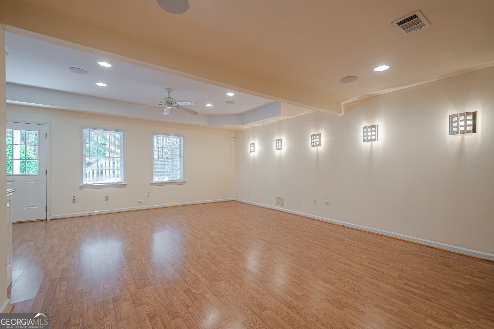 Cumming, Georgia 30040, United States, 4 Bedrooms Bedrooms, ,5 BathroomsBathrooms,Residential,Active,102942