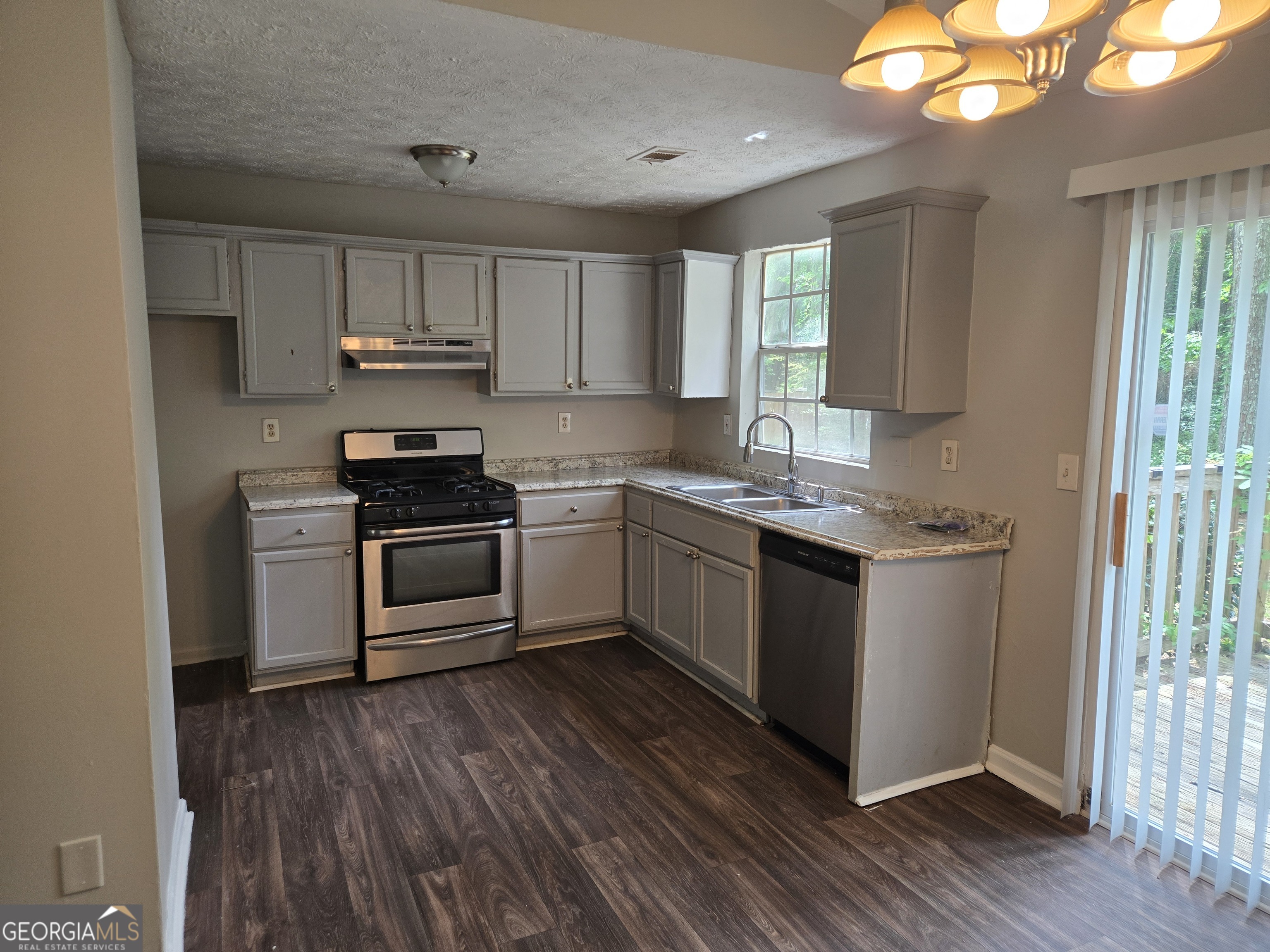 447 Sherwood CIR