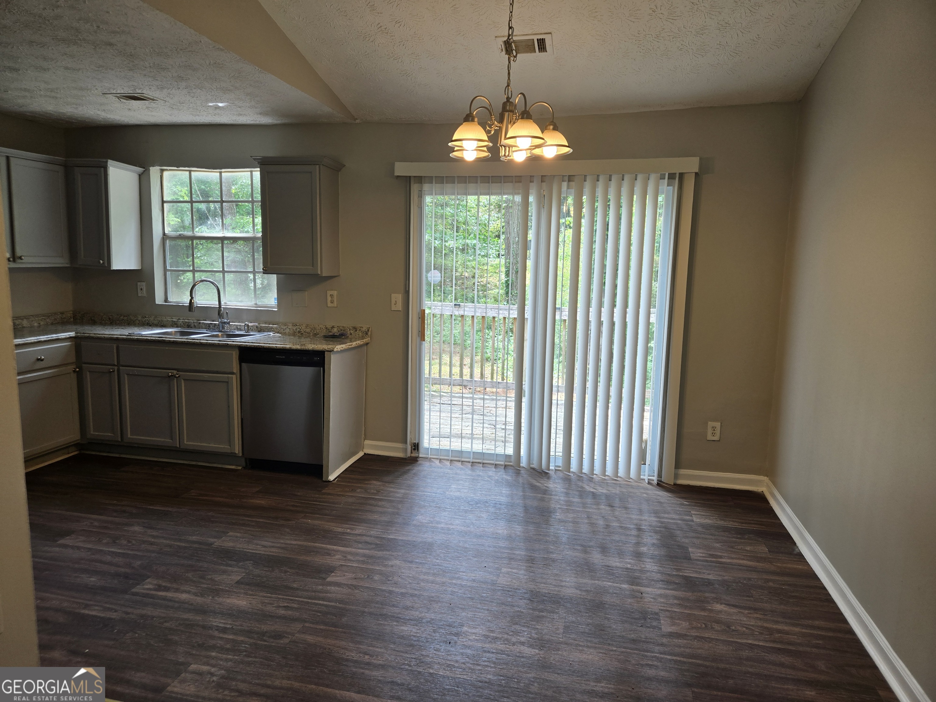 447 Sherwood CIR
