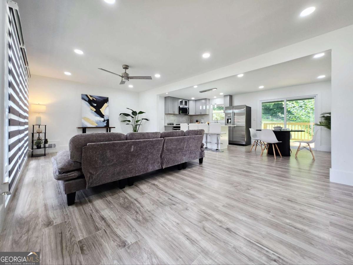 2400 Glenrock DR