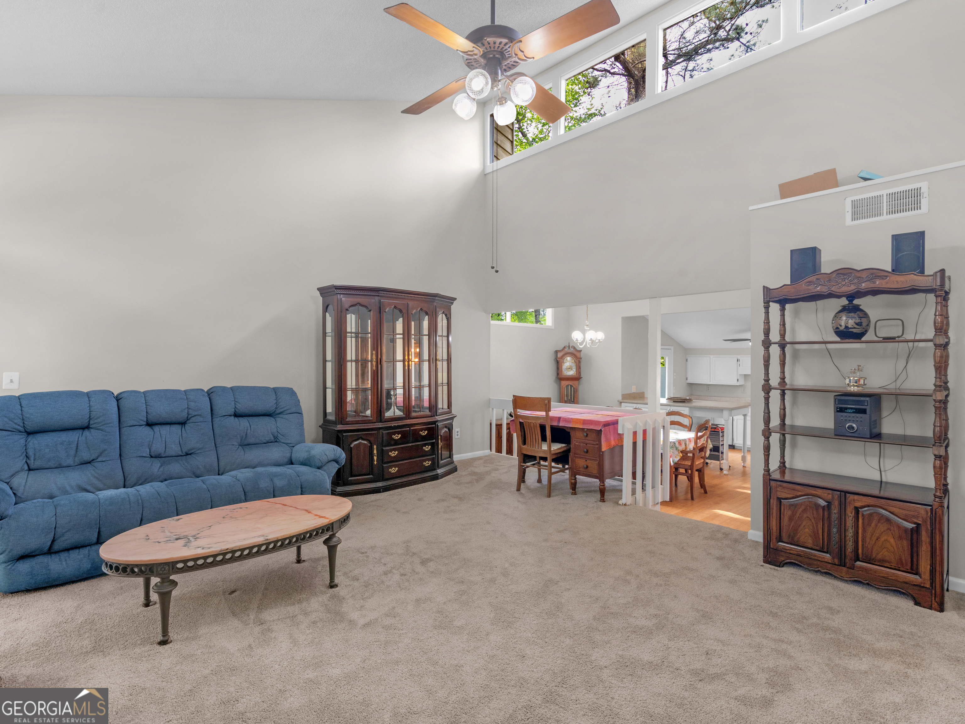915 Strawberry CT