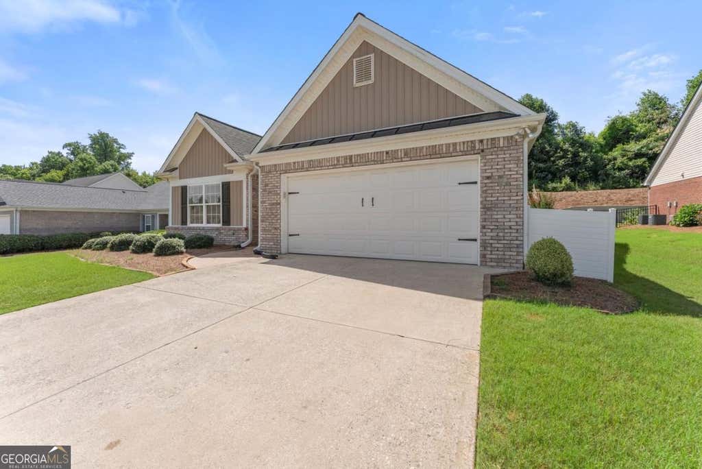 Photo of 316 Lakeview Bend Circle, Jefferson, GA 30549 (MLS # 10789085)