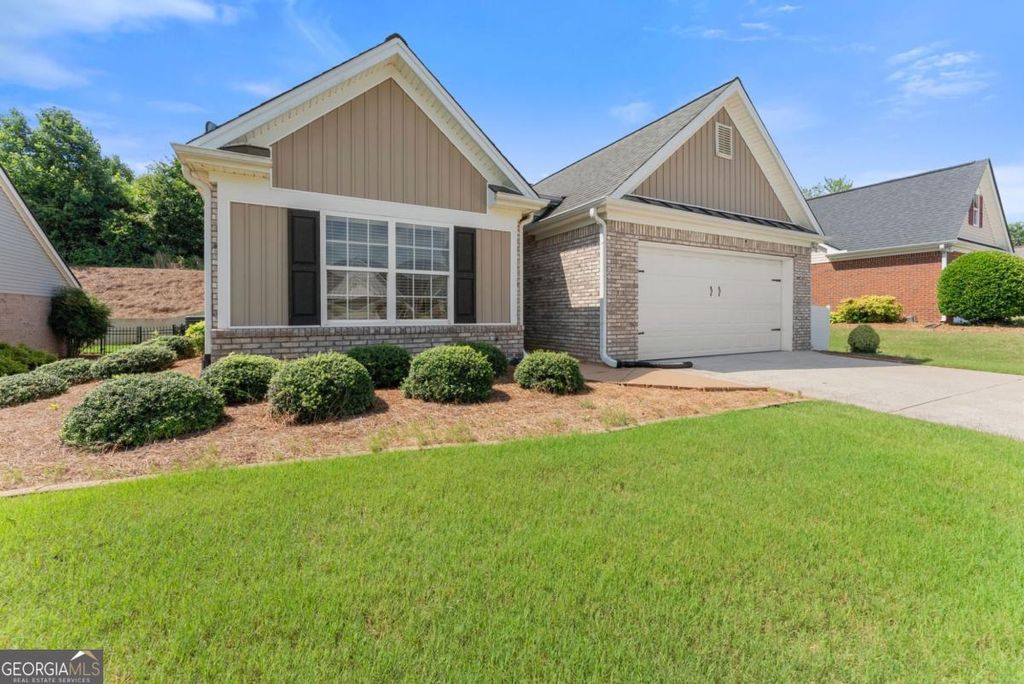 Photo of 316 Lakeview Bend Circle, Jefferson, GA 30549 (MLS # 10789085)