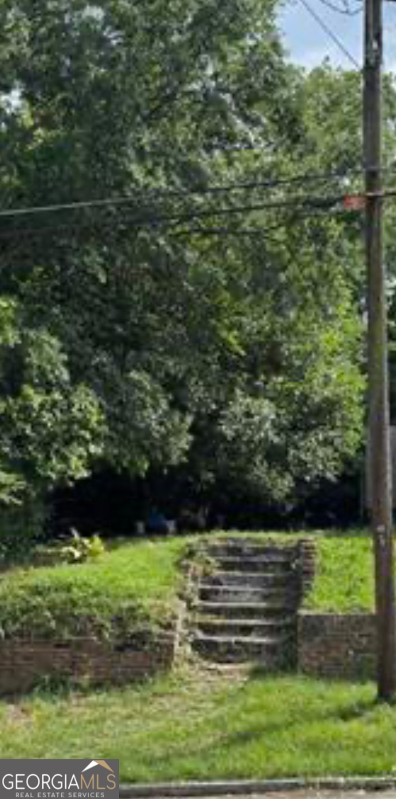 Residential building lot in Macon. Convenient to shopping, schools and hospital.
