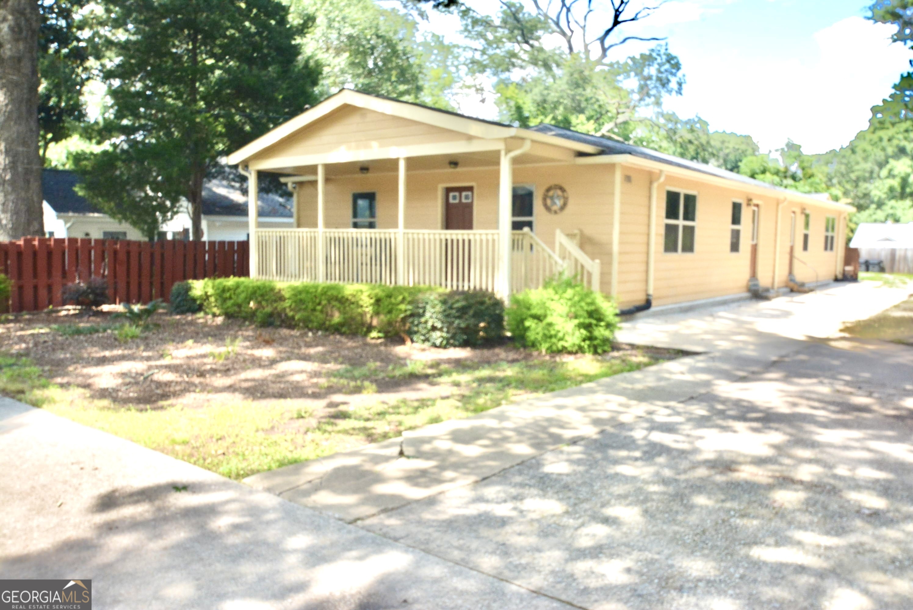 1385 Elizabeth LN