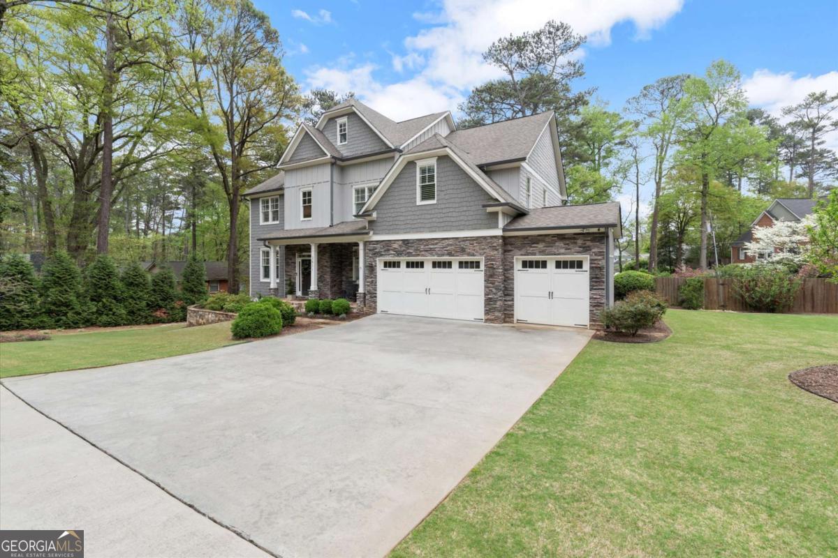 2811 Shady Valley DR NE