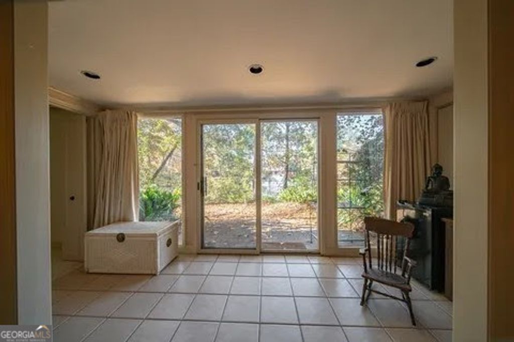 listing image 0