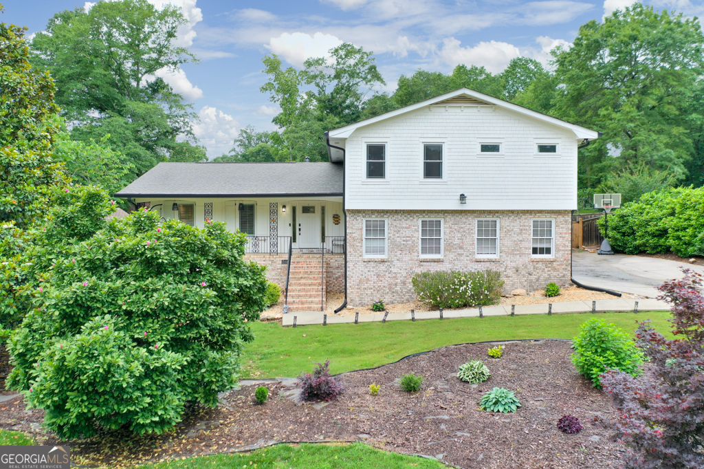 281 Lakeshore DR NE
