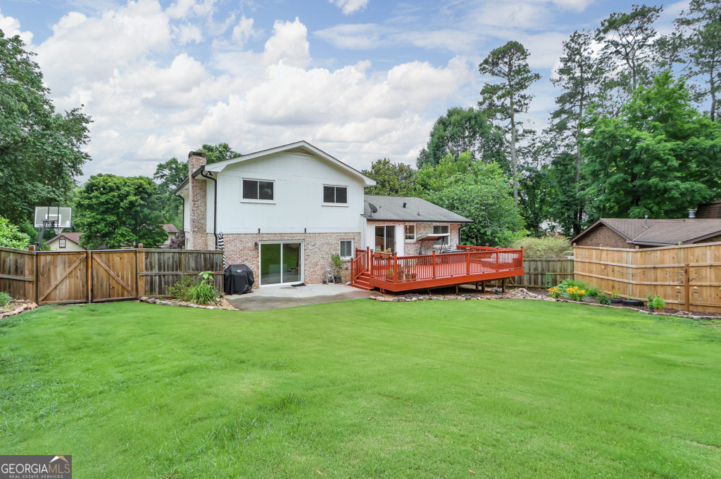 281 Lakeshore DR NE