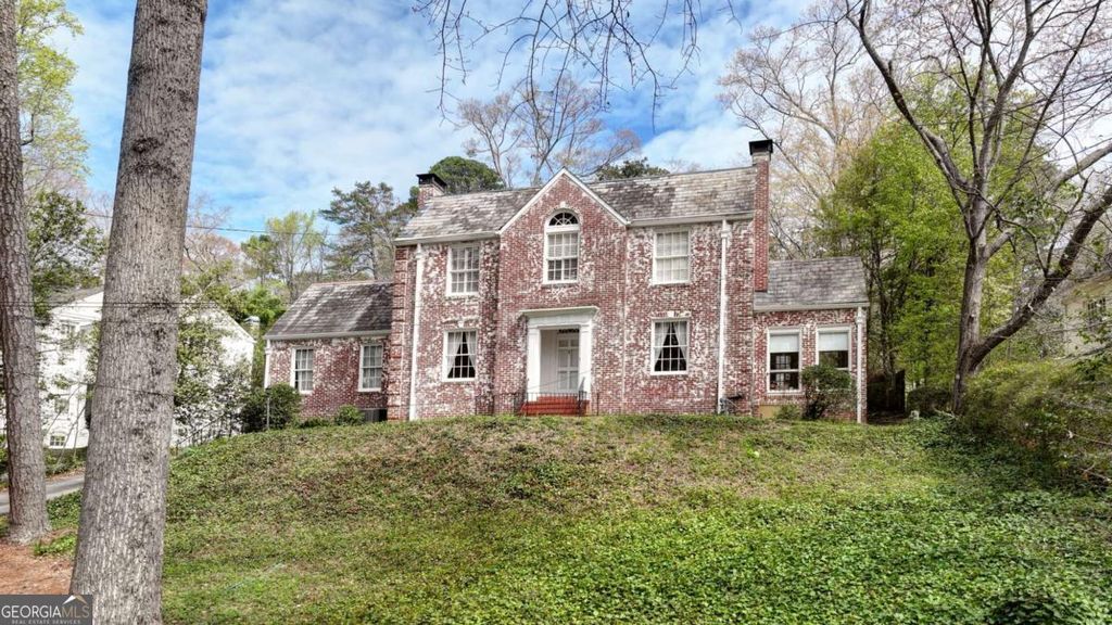 Photo of 3031 W Pine Valley Road NW, Atlanta, GA 30305 (MLS # 10740108)