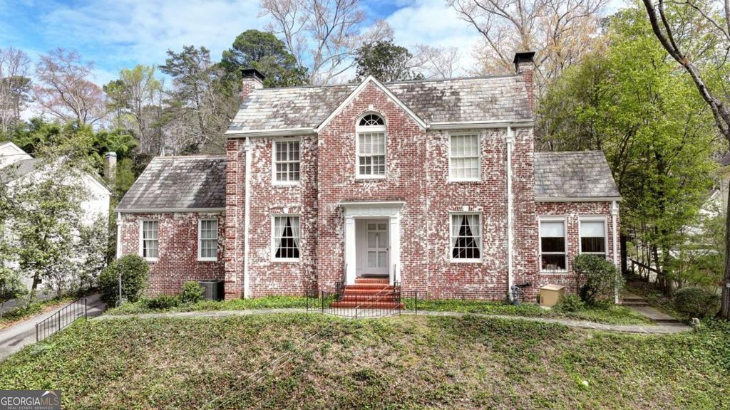 Photo of 3031 W Pine Valley Road NW, Atlanta, GA 30305 (MLS # 10740108)