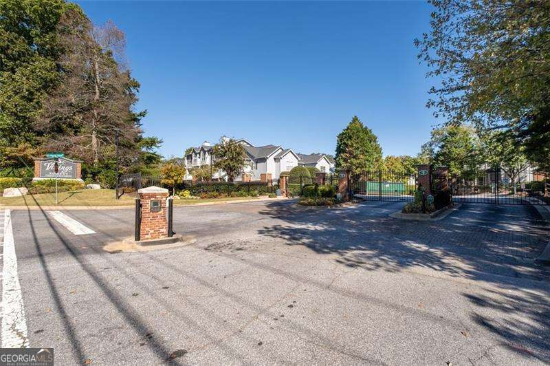 1303 Vinings Forest LN SE