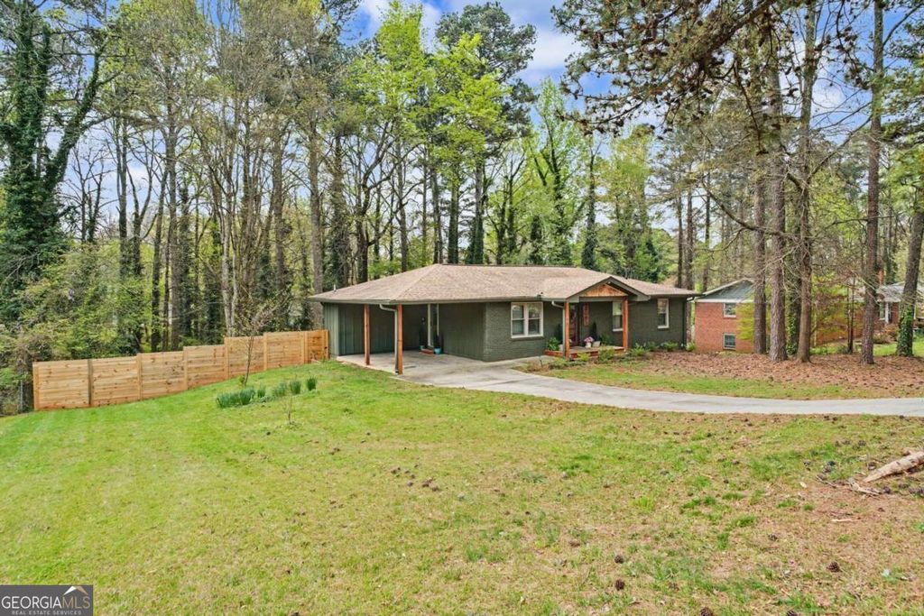 Photo of 2095 Dobbins Drive NW, Kennesaw, GA 30144 (MLS # 10724103)